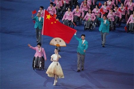 组图|亚残运动会与重阳小手拉大手