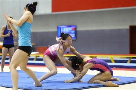 中国体操队举行公开课及备战巴黎奥运会训练