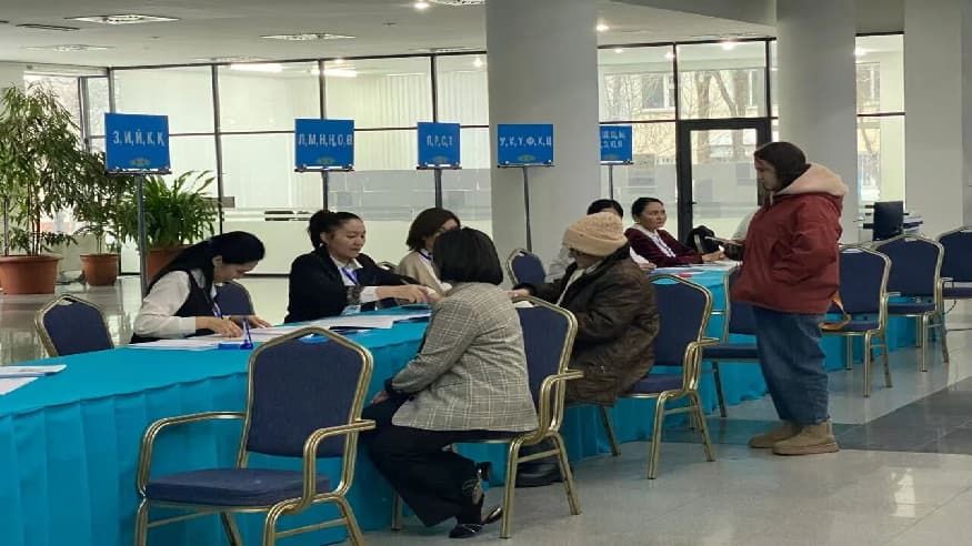 哈萨克斯坦举行新宪法草案公投