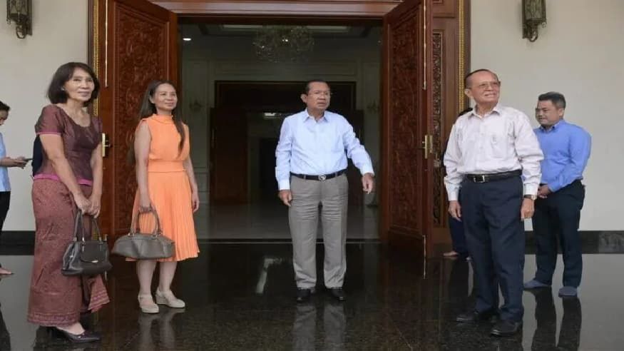 洪森会见金速卡一家深入交谈3小时,盛赞其女政治素养