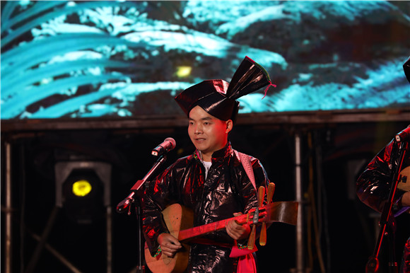 5侗族大歌表演。通讯员 赵琴 摄