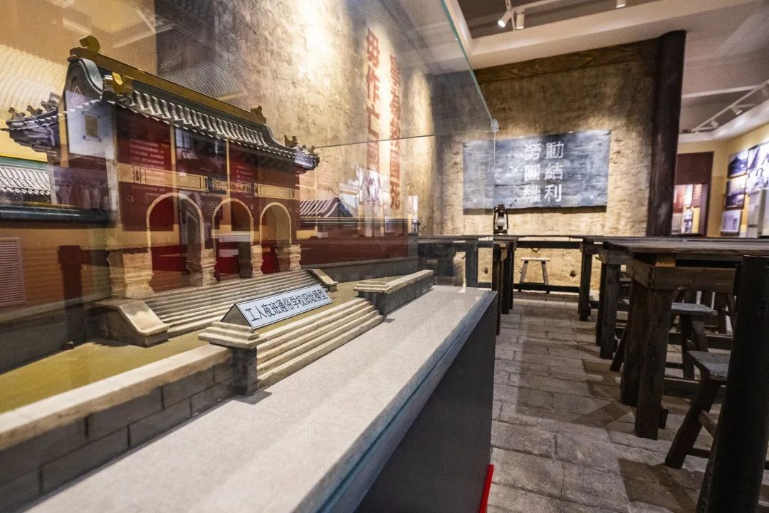 6112b8c23f867617650642ec0453b4c.jpg 图片